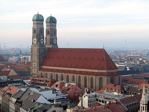 Vedere asupra oraşului München cu Bazilica Frauenkirche