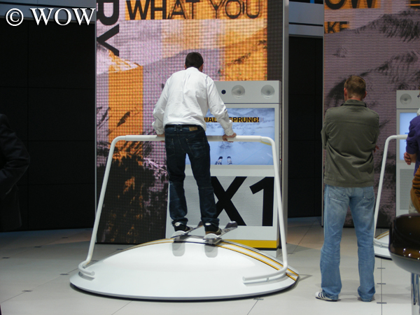 Distractie la standul BMW - ştii să schiezi? Învaţă!