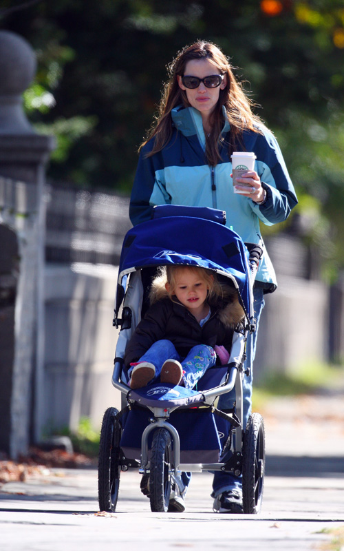  Jennifer Garner şi Violet Affleck