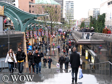 Zona pasaj din centrul Rotterdam-ului. Magazinele sunt pregătite de sărbătoarea Crăciunului, iar pe 13 noiembrie Moş Nicolae ajunge la olandezi şi împarte dulciuri celor mici