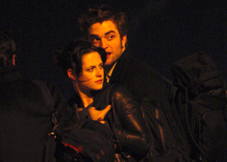 Robert Pattinson si Kristen Stewart 