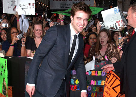 Robert Pattinson la promovarea filmului New Moon 