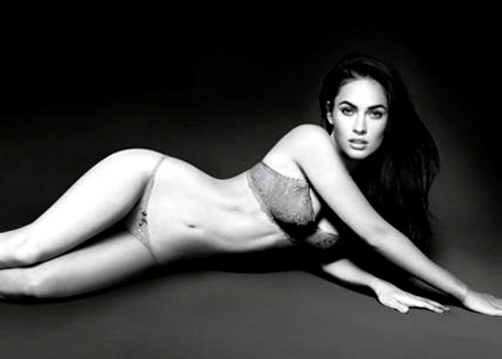 Megan Fox pentru Emporio Armani Underwear