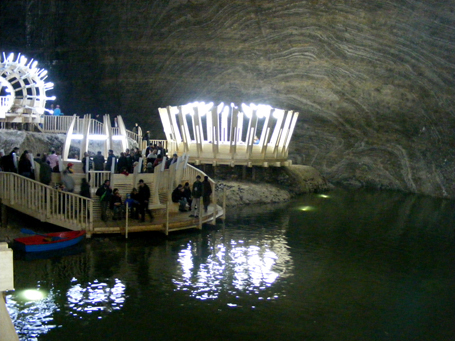 Lacul amenajat în incinta salinei