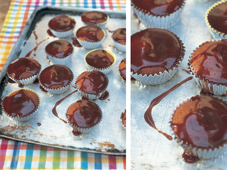 briose cu topping de ciocolata