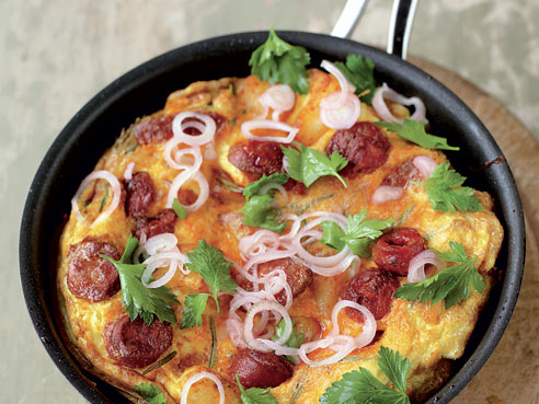 omletă cu cartofi și chorizzo